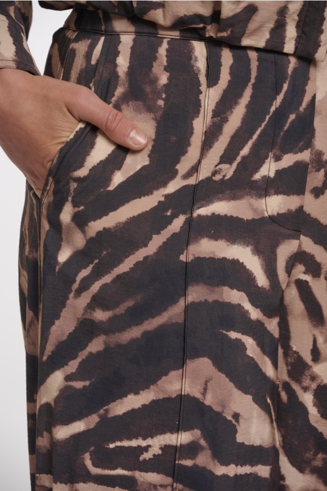 Rino & Pelle camel dames broek | Close up