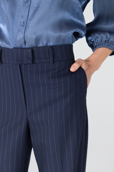 Juffrouw Jansen blauwe dames broek | Close up