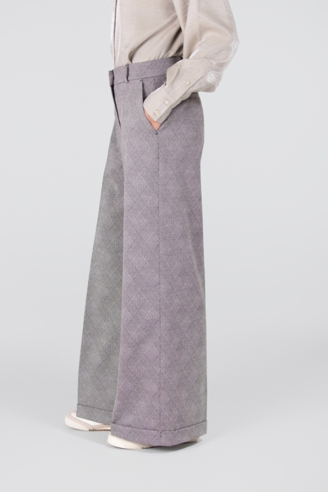 Juffrouw Jansen zwarte dames broek | Model zijaanzicht