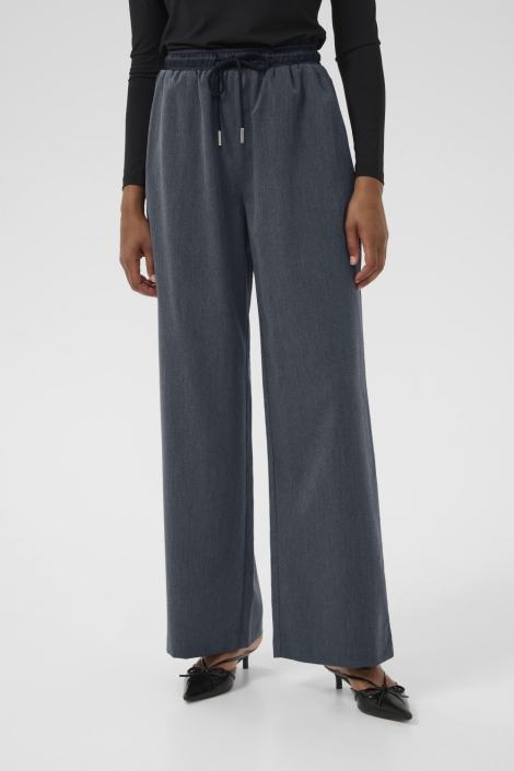 Kaffe grijze dames broek | Model vooraanzicht