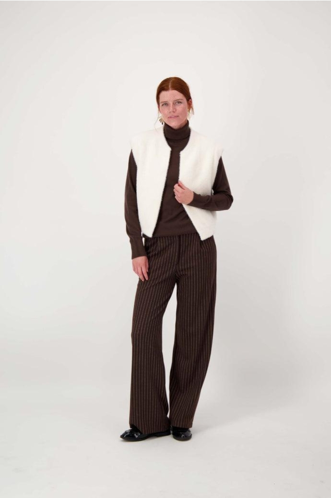 Zusss bruine dames broek | Model