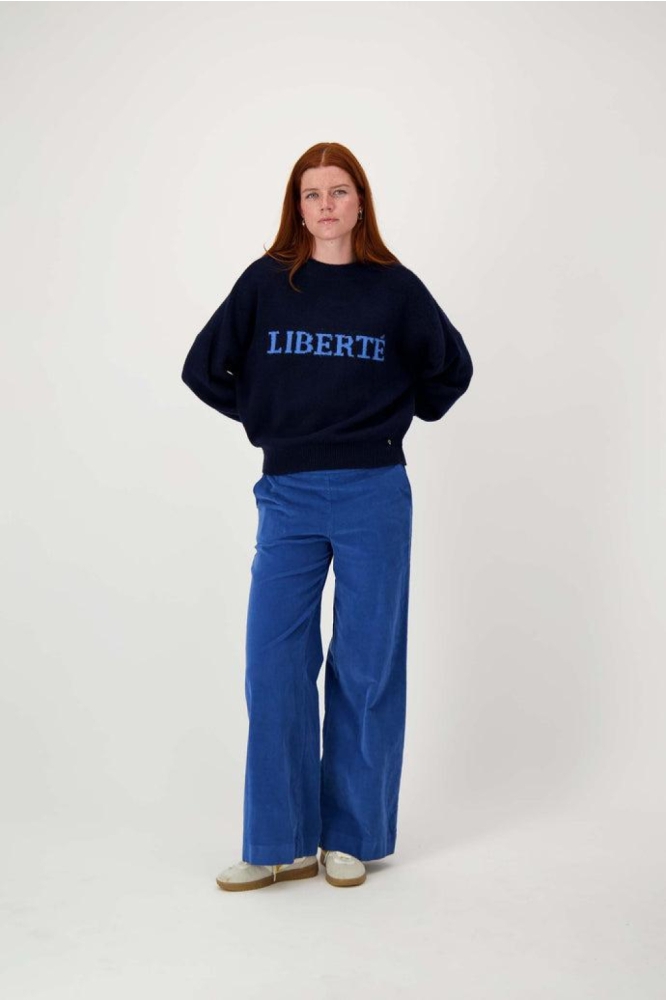 Zusss blauwe dames broek | Model