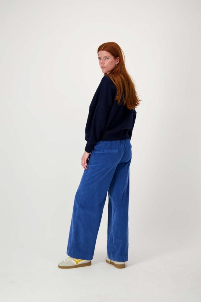 Zusss blauwe dames broek | Model