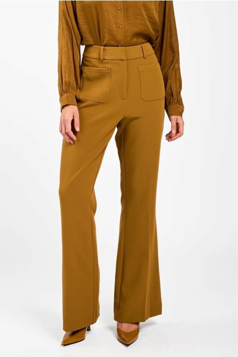 Aaiko camel dames broek | Model vooraanzicht