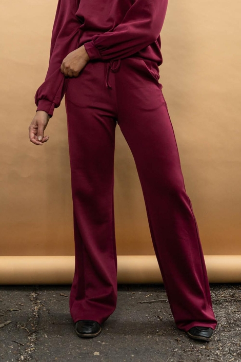 FOS Amsterdam bordeaux dames broek | Model vooraanzicht