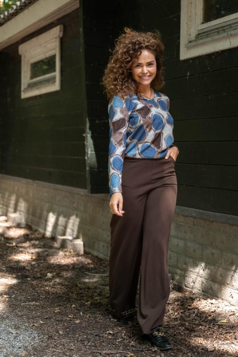 FOS Amsterdam bruine dames broek | Model