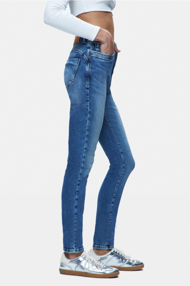 LTB blauwe dames jeans | Model zijaanzicht