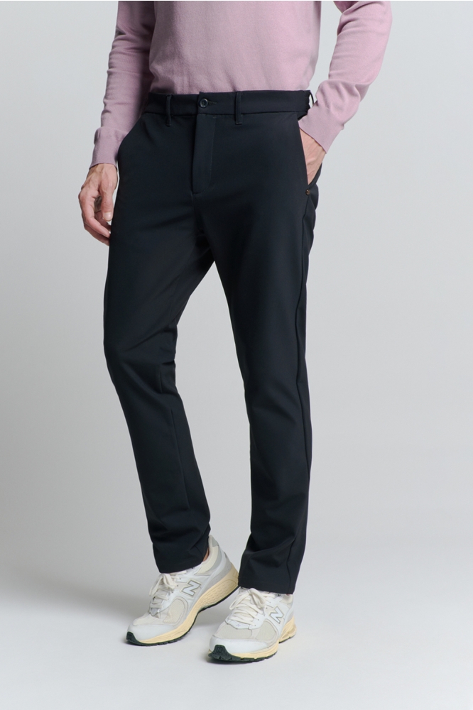 NO-EXCESS blauwe heren broek | Model vooraanzicht