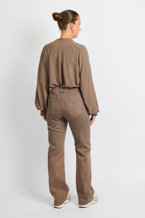 C&S The Label bronzen dames jeans | Model achteraanzicht