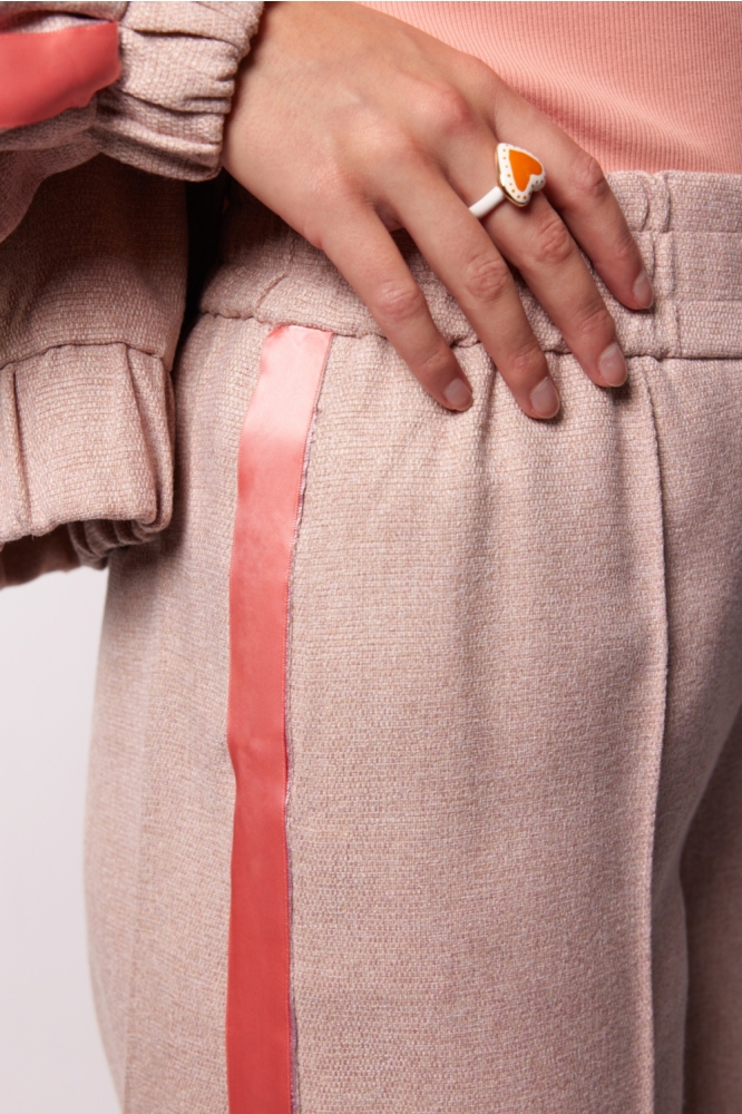 Fluresk beige dames broek | Close up