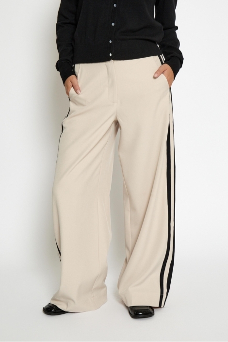 Minus ecru dames broek | Model vooraanzicht