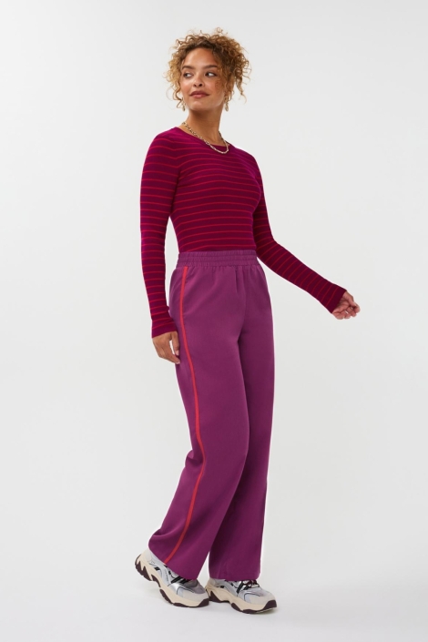 Ydence paarse dames broek | Model