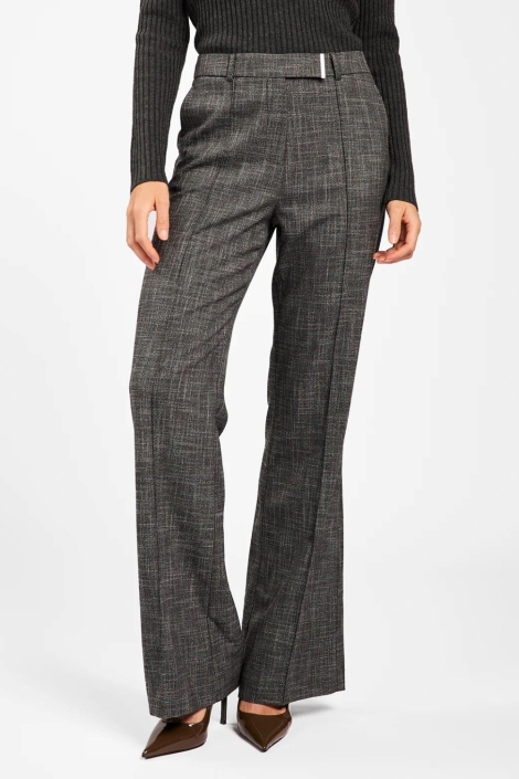 Aaiko zwarte dames broek | Model vooraanzicht