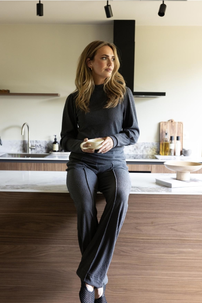 Kimara grijze dames broek | Sfeerbeeld, In situatie