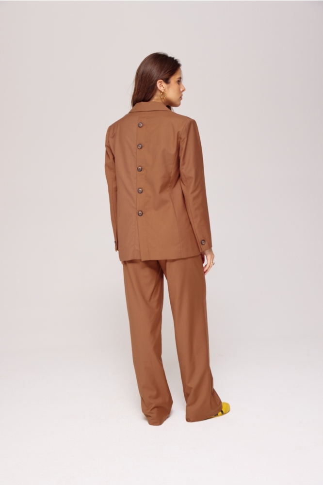 Harper & Yve camel dames broek | Model achteraanzicht
