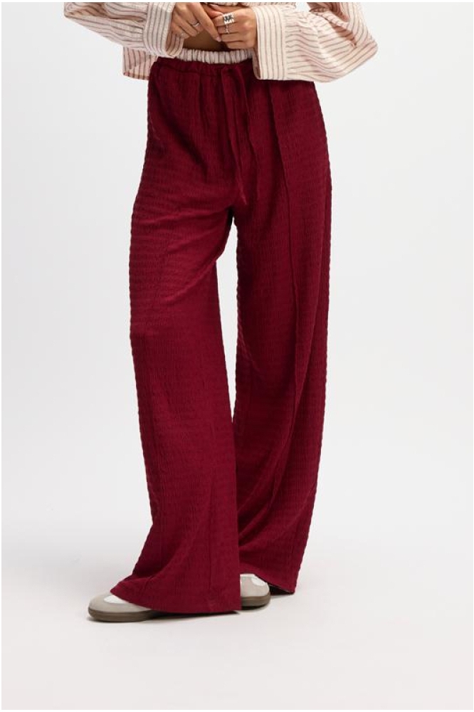 Refined Department bordeaux dames broek | Model vooraanzicht