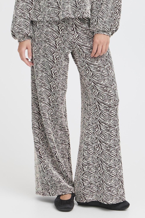 Ichi bruine dames broek | Model vooraanzicht