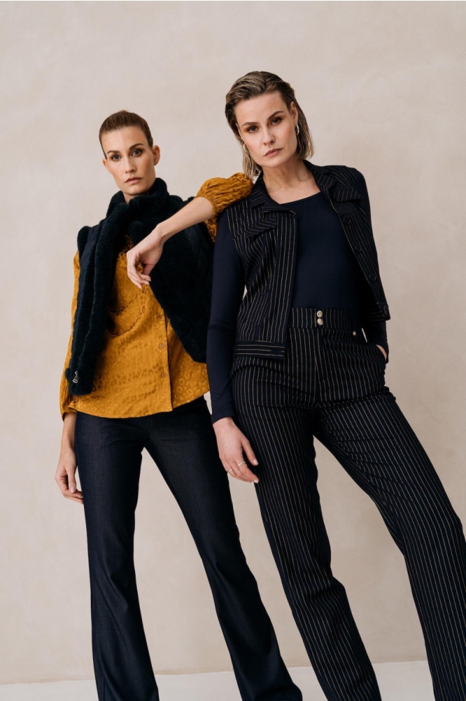 Zizo blauwe dames broek | Model