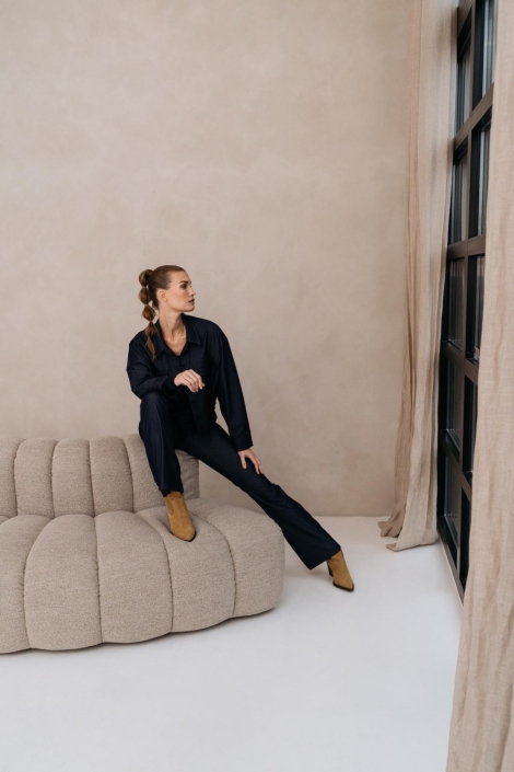 Zizo blauwe dames broek | Model