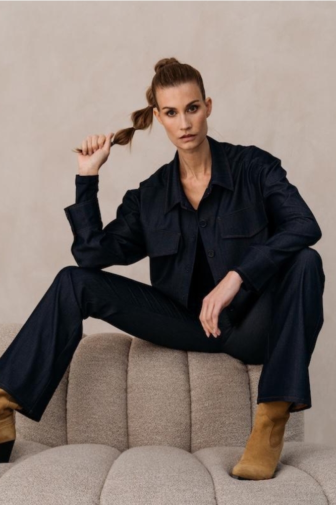 Zizo blauwe dames broek | Model