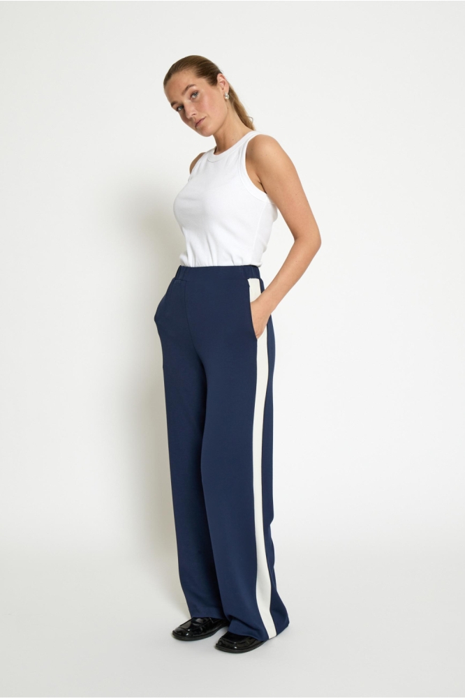 Peppercorn blauwe dames broek | Model