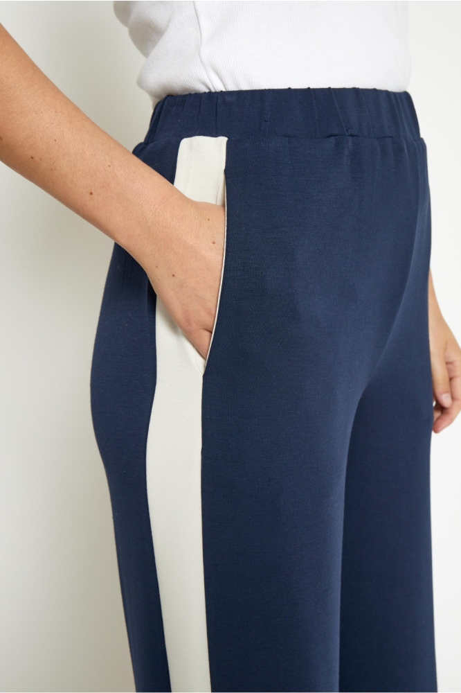 Peppercorn blauwe dames broek | Close up