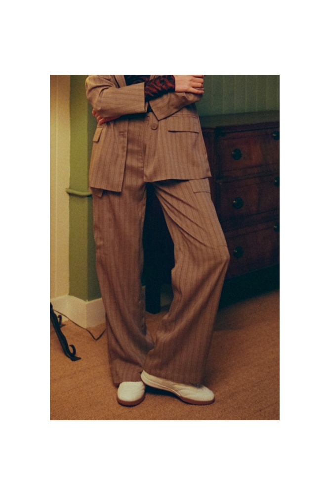 Fluresk bruine dames broek | Sfeerbeeld, In situatie