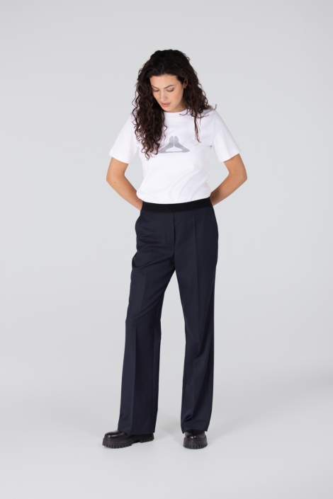 Juffrouw Jansen blauwe dames broek | Model vooraanzicht