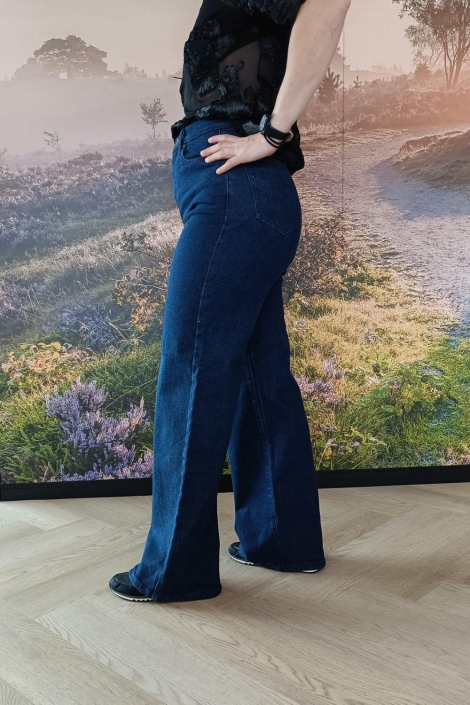 SisterS point blauwe dames jeans | Model zijaanzicht