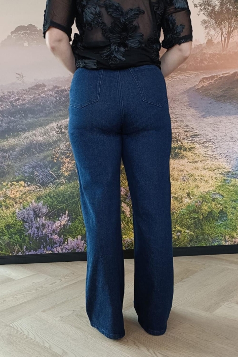 SisterS point blauwe dames jeans | Model achteraanzicht