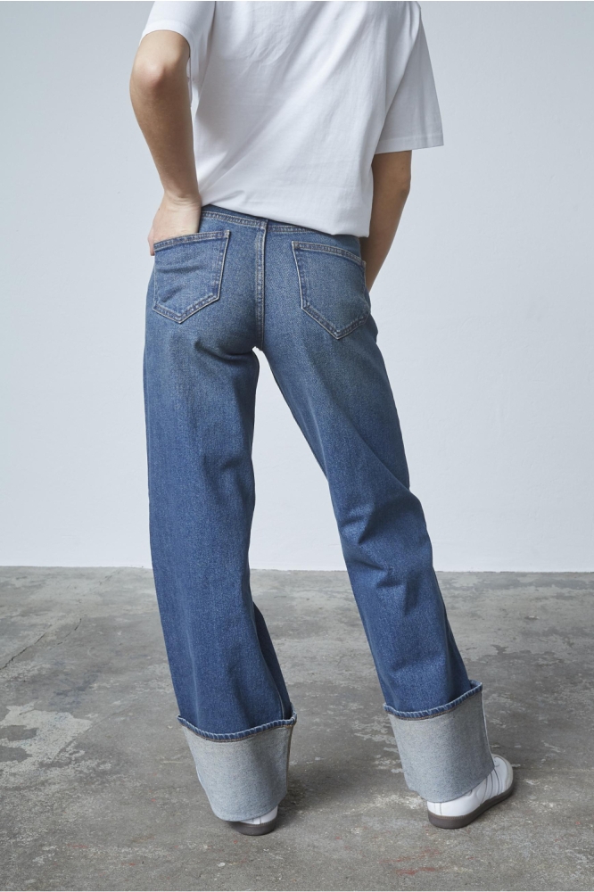 SisterS point blauwe dames jeans | Model achteraanzicht