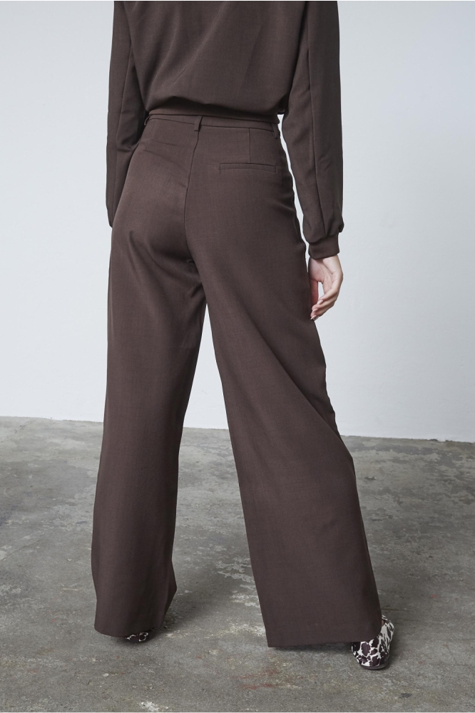 SisterS point bruine dames broek | Model achteraanzicht