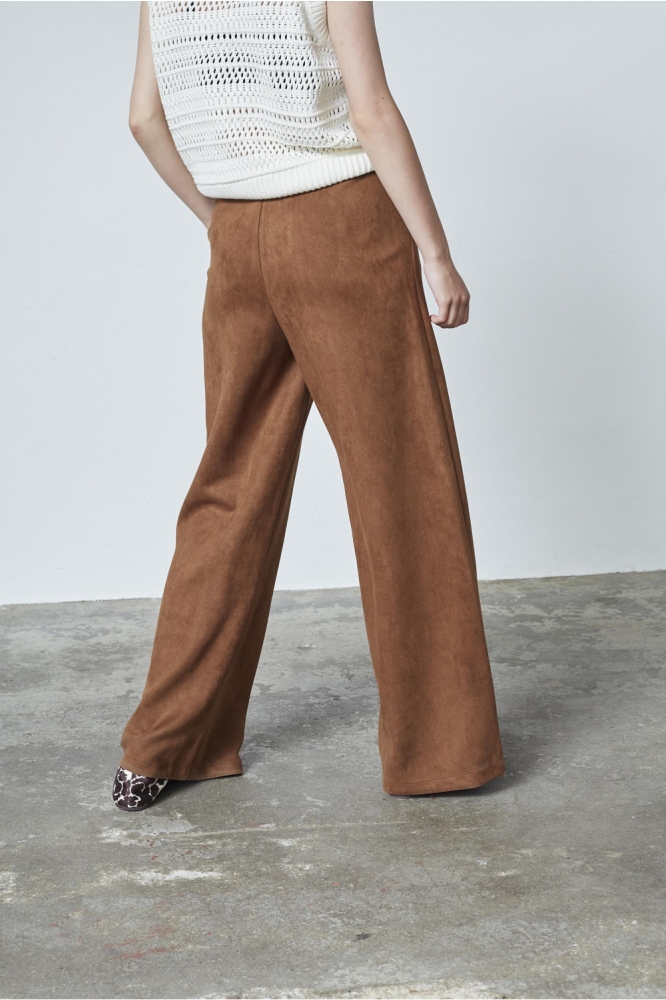 SisterS point cognac dames broek | Model achteraanzicht