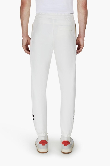 Cruyff ecru heren broek | Model achteraanzicht