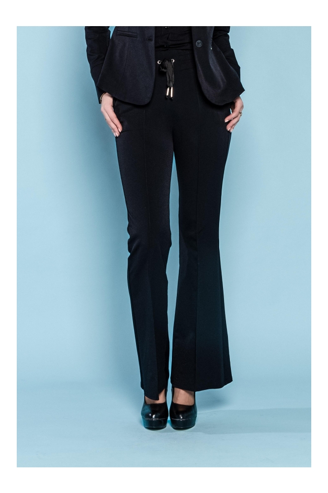 TQ Amsterdam zwarte dames broek | Sfeerbeeld, In situatie