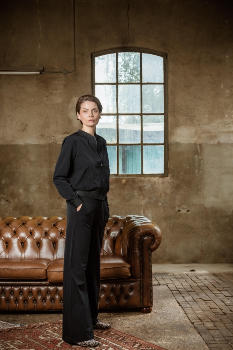 TQ Amsterdam zwarte dames broek | Sfeerbeeld, In situatie