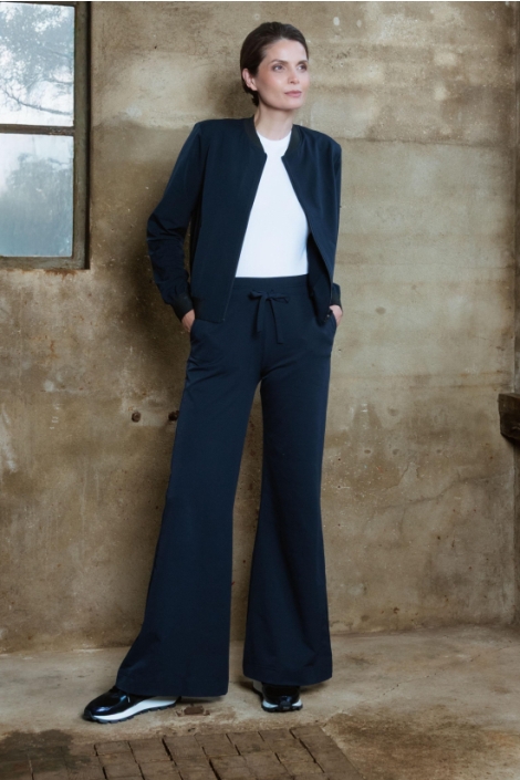 TQ Amsterdam blauwe dames broek | Sfeerbeeld, In situatie