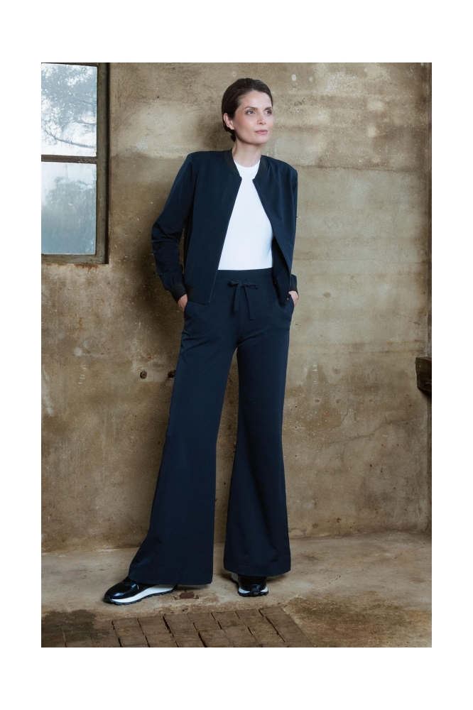 TQ Amsterdam blauwe dames broek | Sfeerbeeld, In situatie