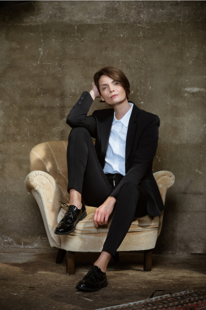 TQ Amsterdam zwarte dames broek | Sfeerbeeld, In situatie