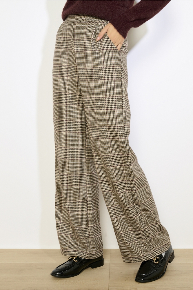 LolaLiza camel dames broek | Model vooraanzicht