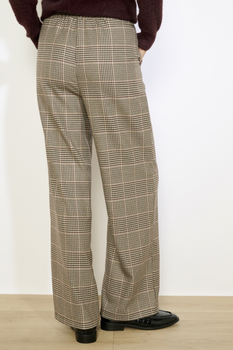 LolaLiza camel dames broek | Model achteraanzicht