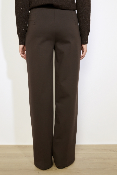 LolaLiza bruine dames broek | Model achteraanzicht