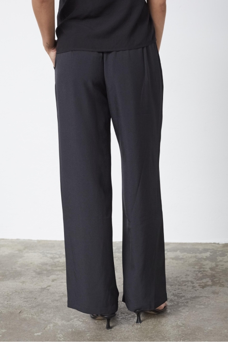 SisterS point zwarte dames broek | Model achteraanzicht