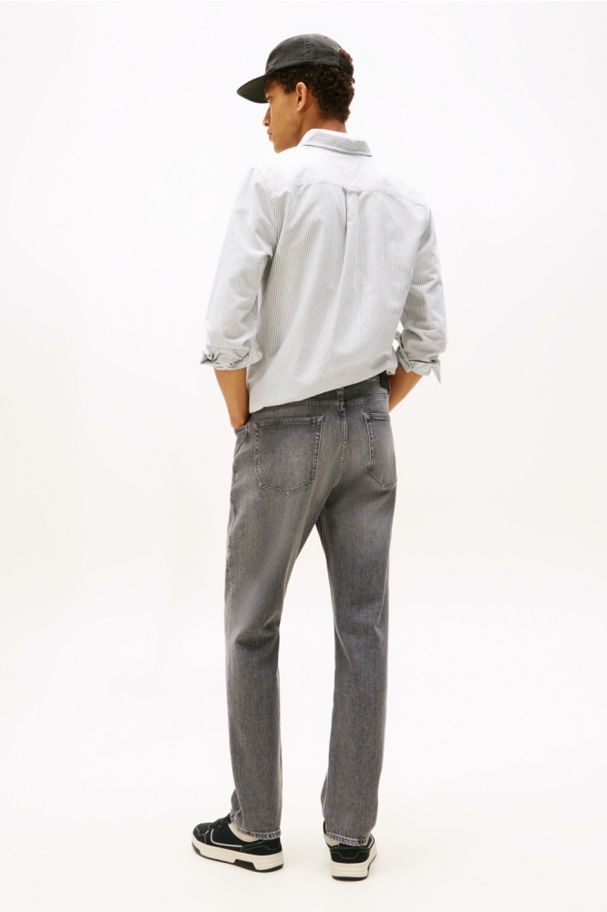 Tommy Jeans grijze heren jeans | Model