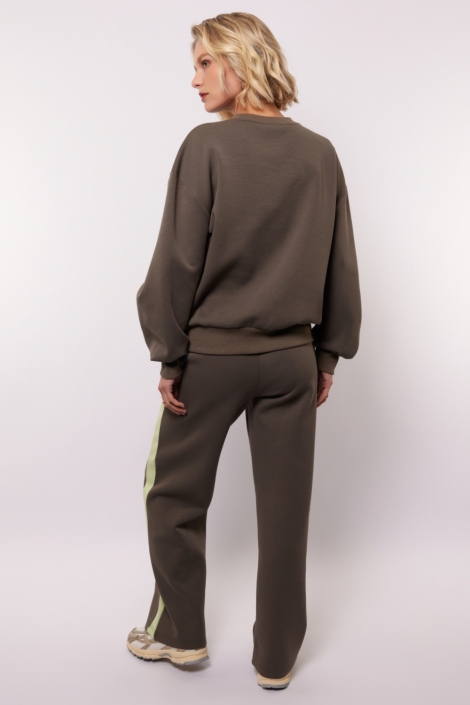 Fluresk bruine dames broek | Model