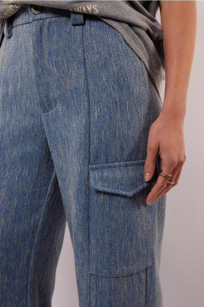 Fluresk blauwe dames broek | Close up