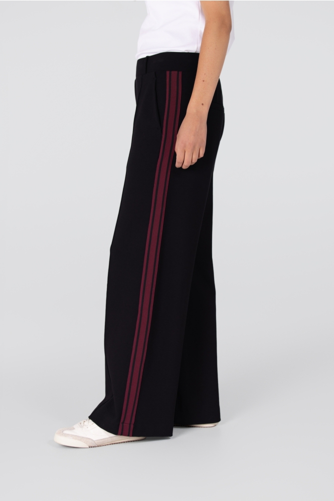 Juffrouw Jansen zwarte dames broek | Model zijaanzicht