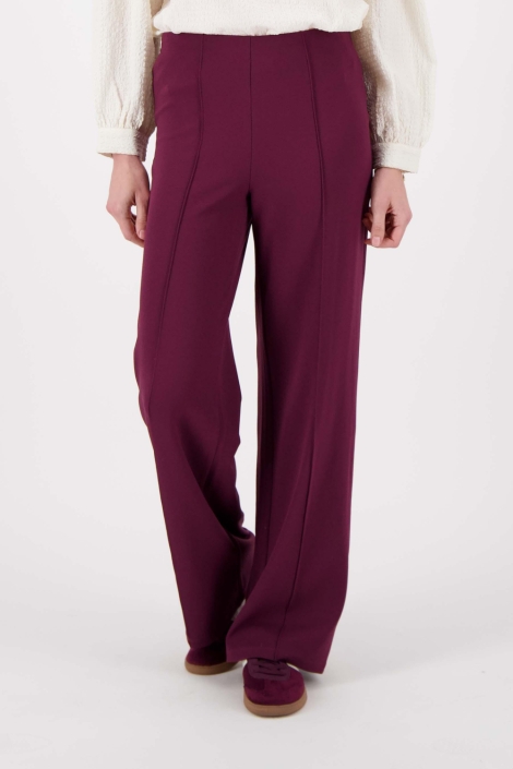 Zusss bordeaux dames broek | Model vooraanzicht