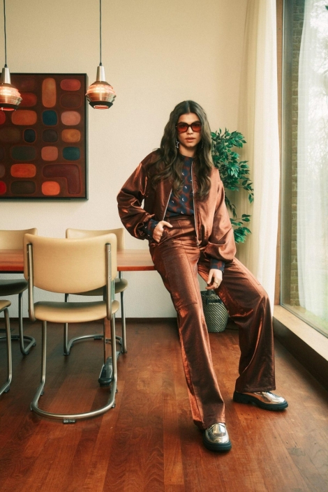 Fluresk koperen dames broek | Sfeerbeeld, In situatie