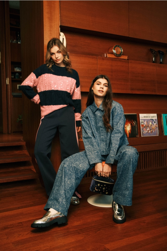 Fluresk blauwe dames broek | Sfeerbeeld, In situatie